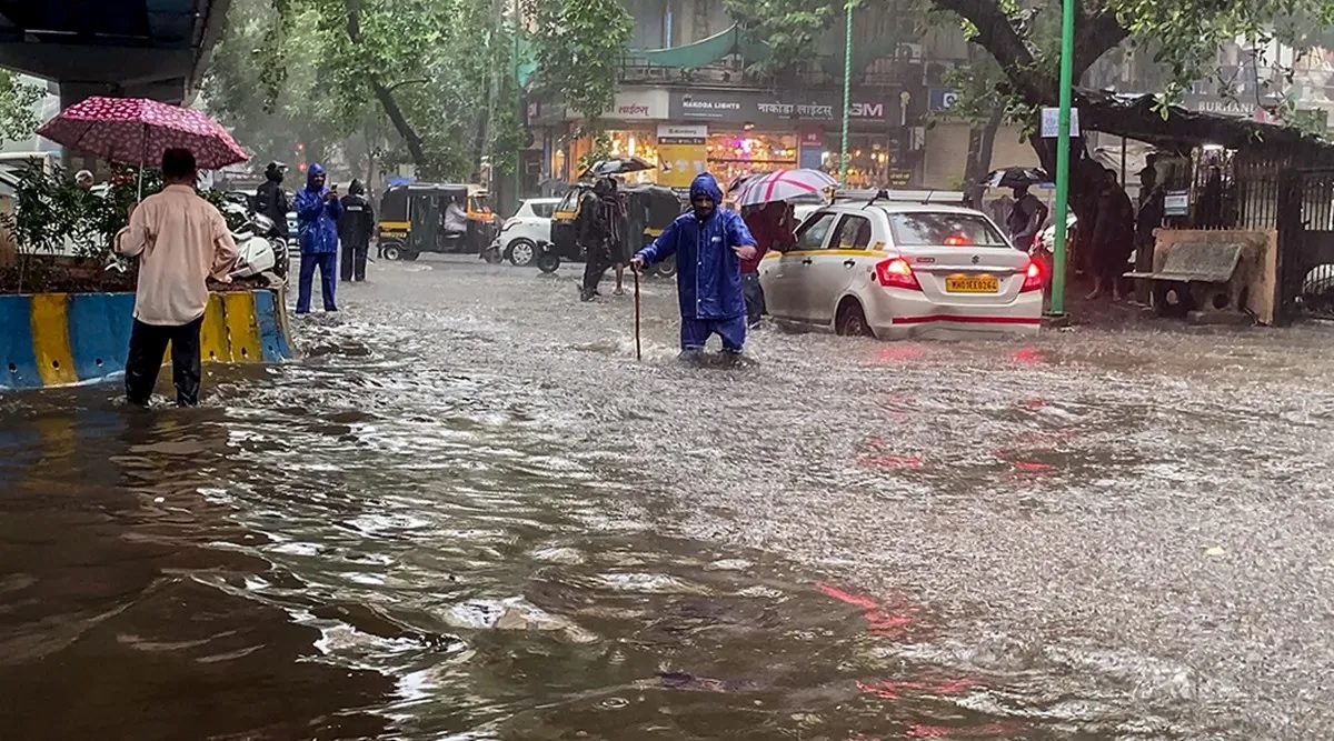 Monsoon in Gujarat : ગુજરાત તરફ આગળ વધી મેઘરાજાની સવારી, 5 દિવસ સુધી કરશે જોરદાર બેટીંગ