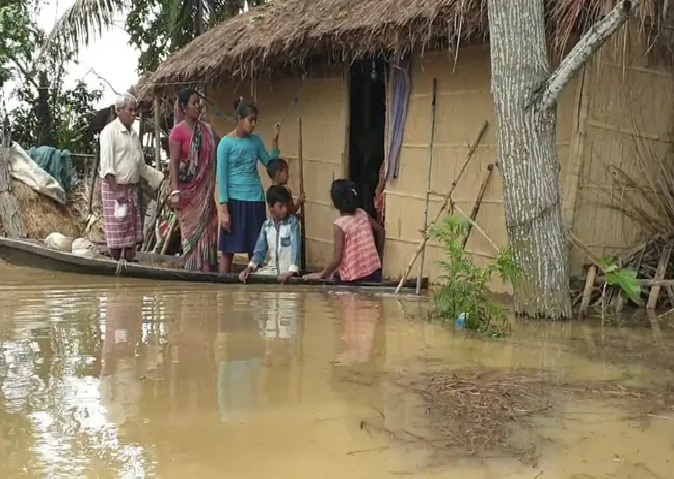 Assam Flood: આસામમાં પૂર અને વાવાઝોડાએ તબાહી મચાવી, અત્યાર સુધીમાં લીધો 15 લોકોનો જીવ