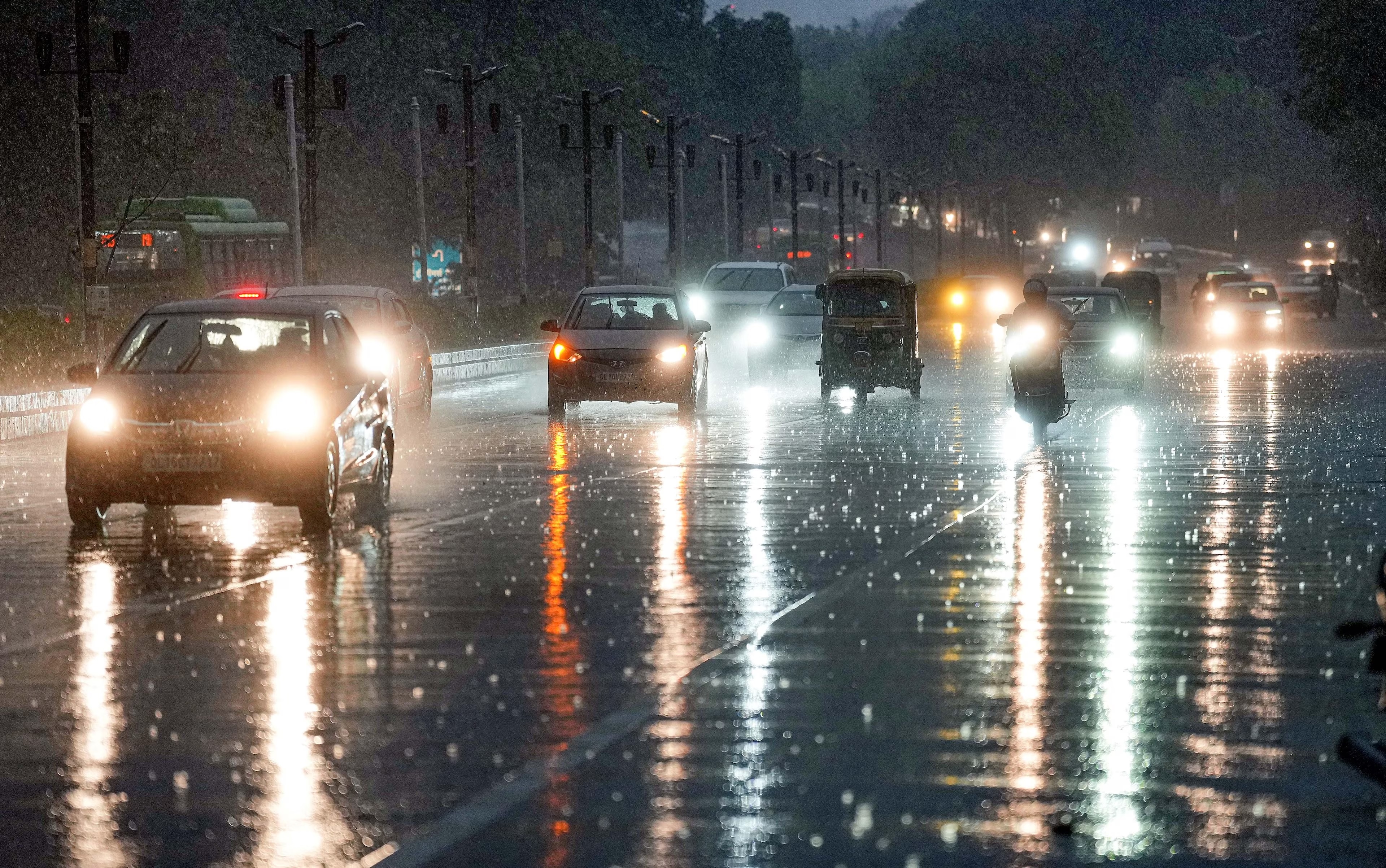 Gujarat Weather News: ગુજરાતમાં એકધારું ત્રીજા દિવસે પણ ભારે વરસાદનું ઓરેન્જ અને રેડ એલર્ટ