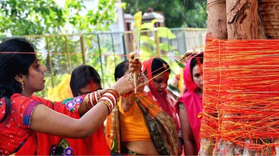 Vat Purnima 2024 Vrat Katha: વટ પૂર્ણિમા પર પૂજા કરતા સમયે સાંભળો આ કથા, જીવનના દરેક સંકટમાંથી મળશે છુટકારો!