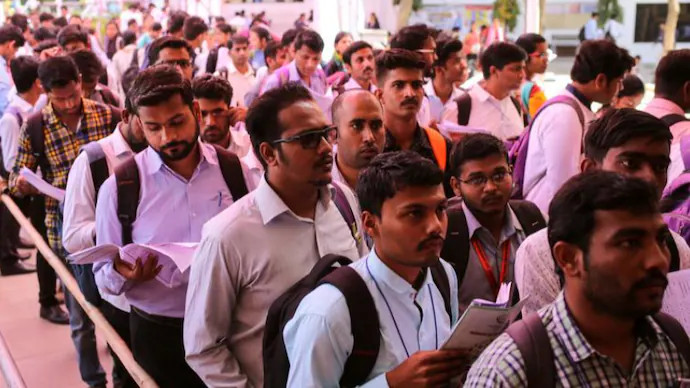 Unemployment In india: ગુજરાત પછી હવે મુંબઈમાં જોવા મળી બેરોજગારી, નોકરી પાછળ ભાગદોડ