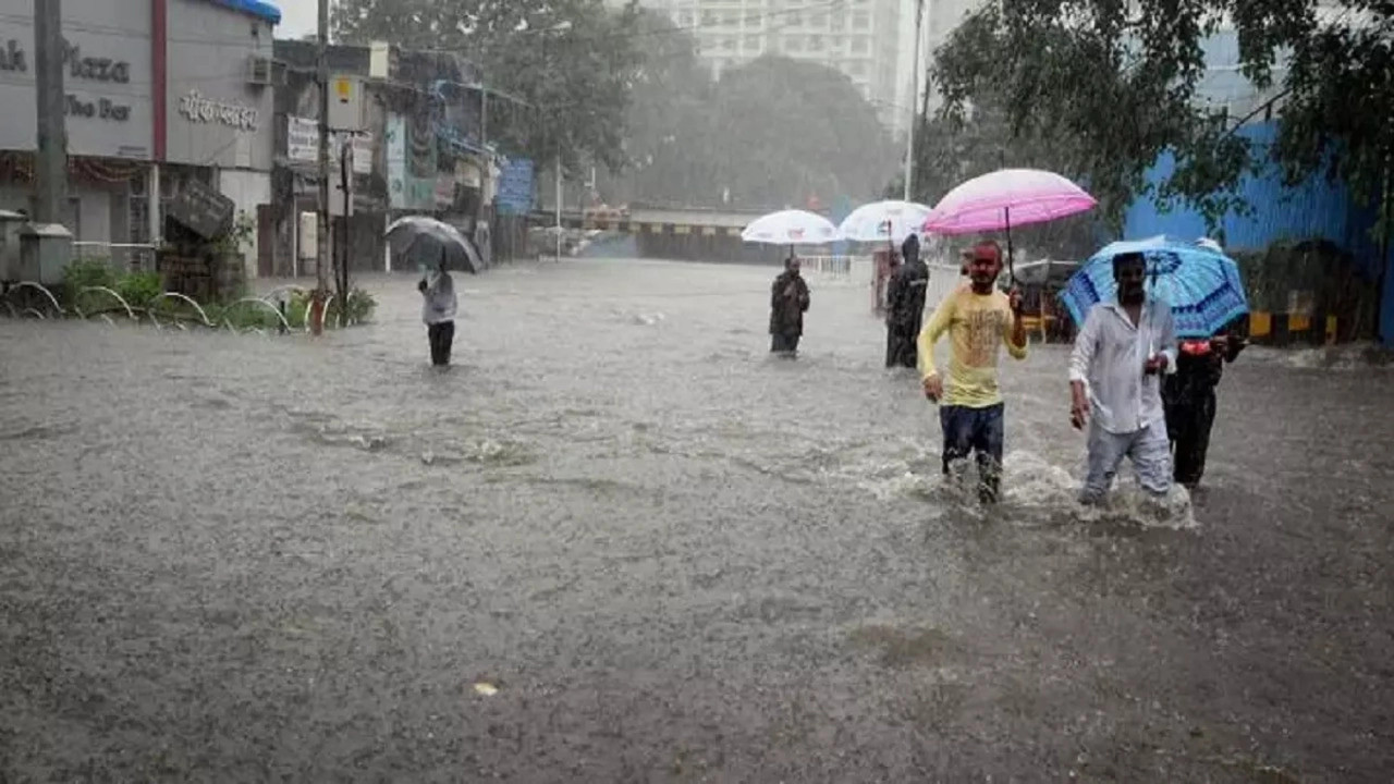 Weather Update Today: દિલ્હીથી યુપી સુધી ભારે વરસાદ, બિહારમાં ચોમાસું પડ્યું ઠંડુ