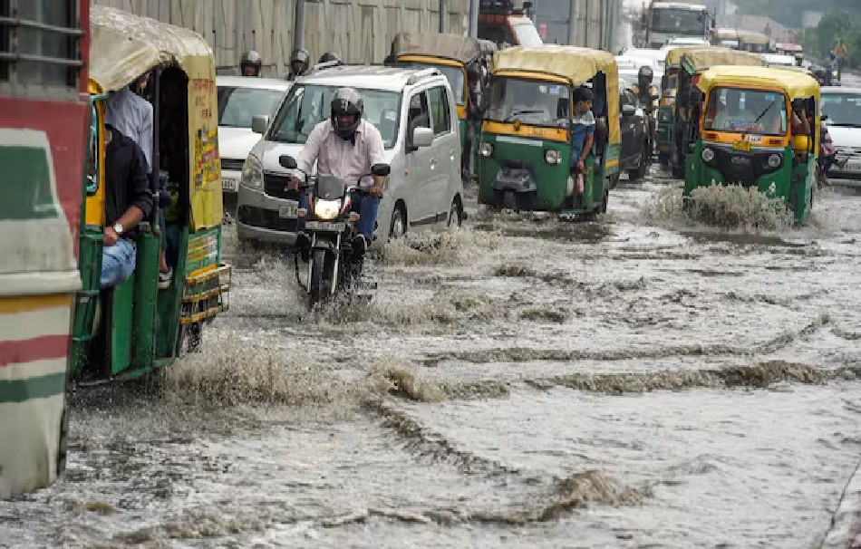 Weather Update Today: દિલ્હીથી યુપી સુધી ભારે વરસાદ, બિહારમાં ચોમાસું પડ્યું ઠંડુ