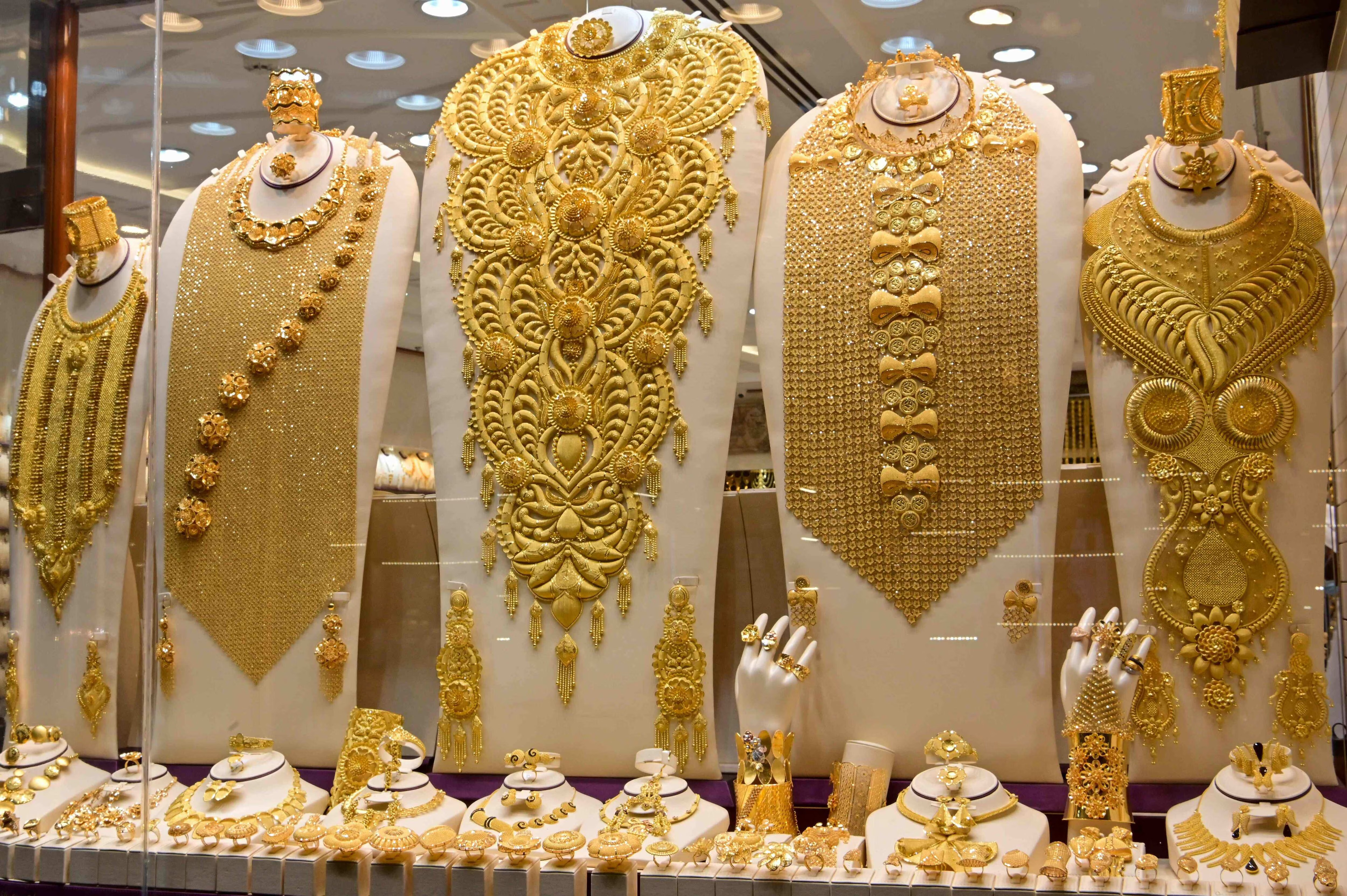 Gold Price: સોના પર વધી શકે છે GST, એક હાથે સોનું સસ્તું અને બીજા હાથે મોંઘું કરવાની તૈયારી