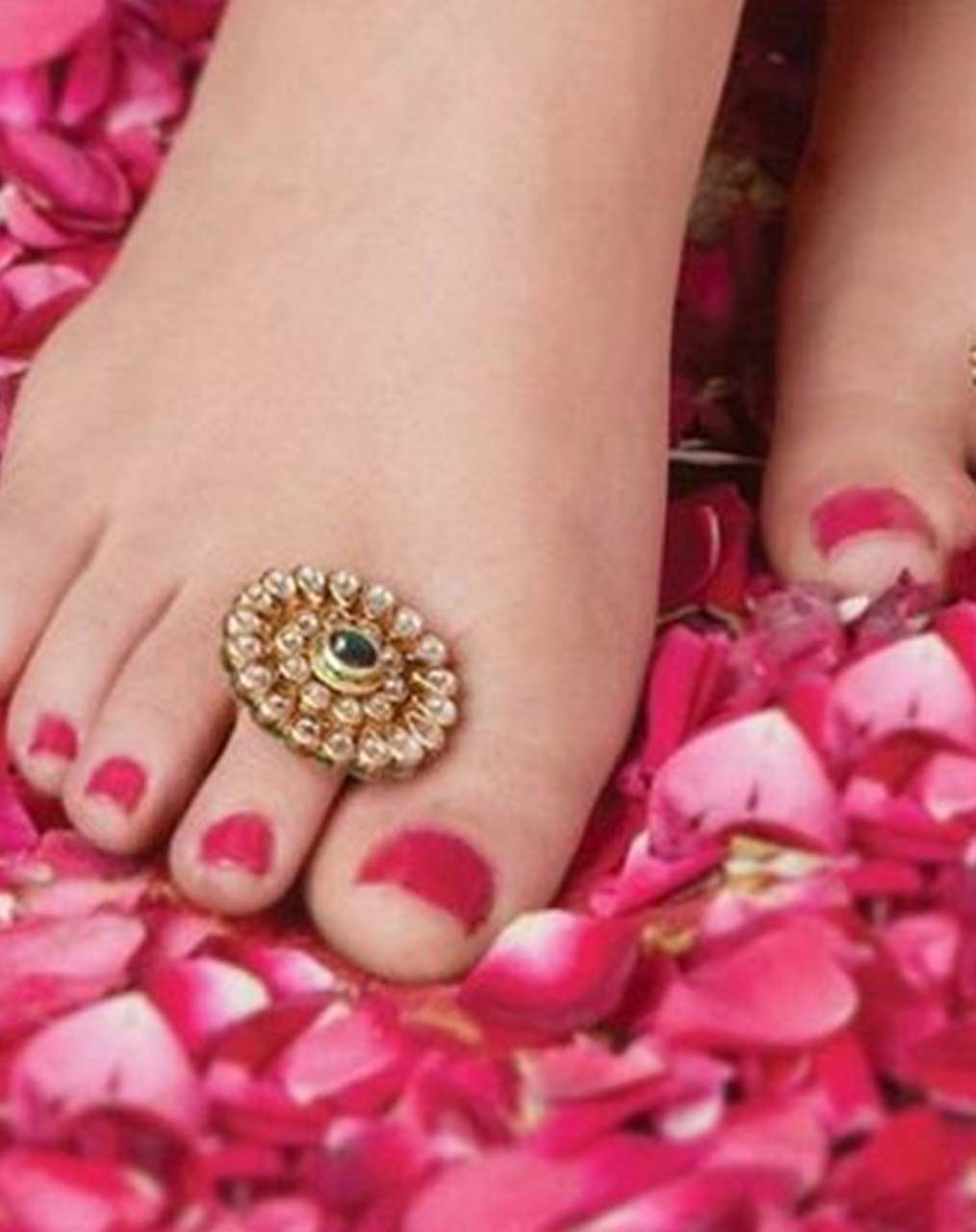 Toe Ring Designs : બિછિયાની આ સુંદર ડિઝાઇન નાના પગને સુંદર બનાવશે