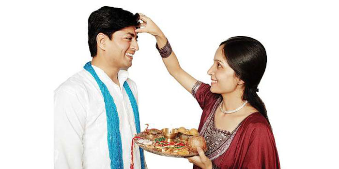 Raksha Bandhan Tilak 2024 : રક્ષાબંધન પર આ 3 વસ્તુથી કરો તિલક, ભાઈને દરેક ક્ષેત્રમાં મળશે સફળતા