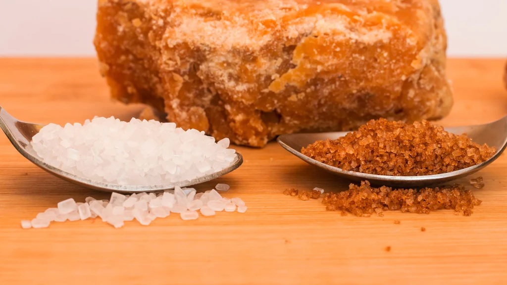 Which is healthier Sugar or Jaggery : શુકામ ખાંડ કરતાં ગોળને વધુ સારો માનવામાં આવે છે, કારણ જાણ્યા પછી આજથી જ તમારા આહારમાં એડ કરો