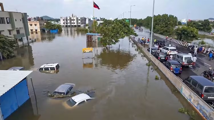 Gujarat Rain : અતિ ભારે વરસાદના કારણે શહેરના અનેક વિસ્તારોમાં પાણી ભરાયા