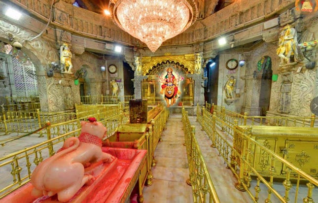 Ambaji Temple History : શક્તિપીઠ તરીકે જાણીતા માં અંબાના મંદિરના ઇતિહાસ વિષે જાણો, મંદિર સાથે જોડાયેલી છે આવી માન્યતા