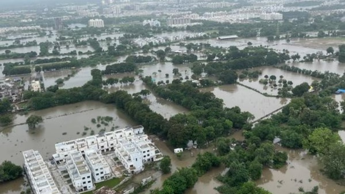 Weather News : વરસાદ બન્યો લોકોના જીવનો દુશ્મન, ભારે વર્ષાના કારણે ગયા 49 લોકોના જીવ