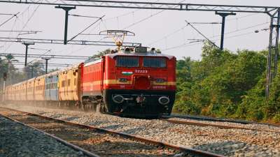 Festival Special Trains: તહેવારો પર ના લેતા ટિકિટ બુકીંગનું ટેંશન, રેલ્વેએ વધારી આ 14 ટ્રેનોનો ઓપરેટિંગ સમય