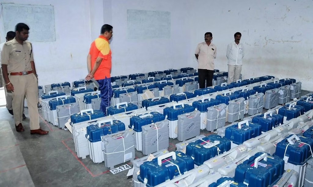 EVM હેક કરવાનો દાવો કરીને સૈયદ શુજા ફસાયો, પોલીસે પંચની અરજી પર નોંધ્યો કેસ